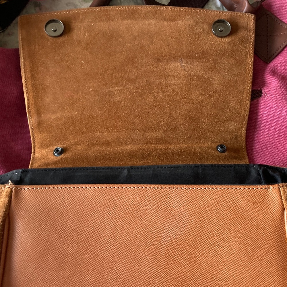 Elegant Brown Leather Satchel - Picture 4 of 6